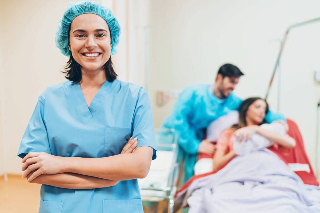 ostetrica-1024x683 Salute, Giornata Internazionale delle Ostetriche. De Palma (Nursing Up): «Siamo nel pieno di una crisi che mette a rischio la salute di madri e bambini»