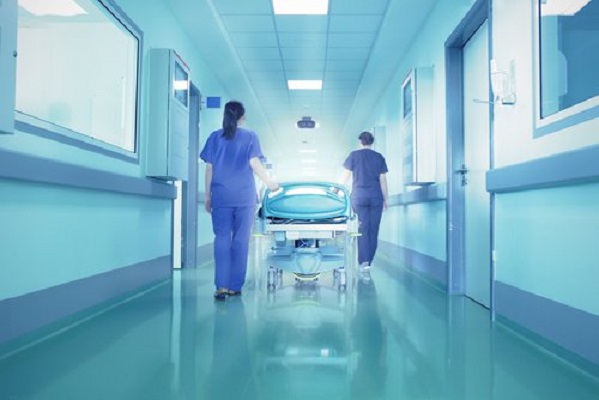 infermieri-1 SANITÀ, ANALISI NURSING UP. INFERMIERI, ECCO PERCHÉ SCELGONO DI ANDARSENE. CONDIZIONI DI LAVORO, RETRIBUZIONI, RICONOSCIMENTO E CARRIERA I FATTORI CHIAVE CHE PESANO SULLA PERMANENZA NELLA PROFESSIONE.
