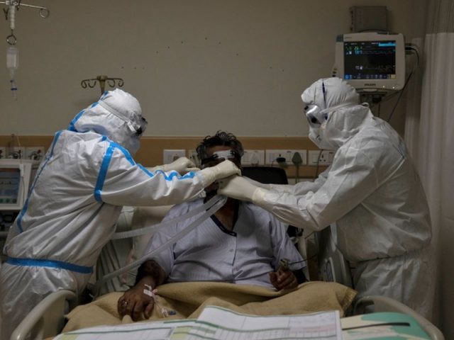 Coronavirus, oggi nel Lazio calano casi e ricoveri, 28 i morti. D’Amato: ‘La variante Omicron è prevalente’
